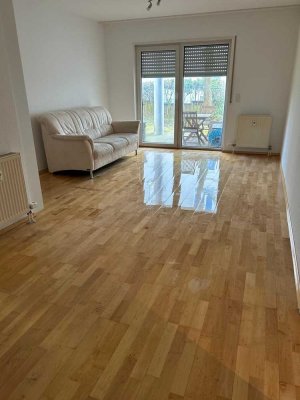 2-Zimmer Erdgeschosswohnung mit Terrasse und  Stellplatz in Eschborn