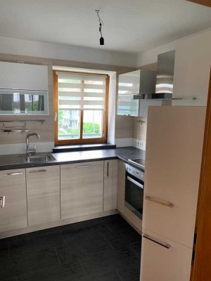 Freundliche 6-Zimmer-Maisonette-Wohnung mit luxuriöser Innenausstattung mit EBK in Regen