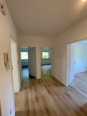 Frisch sanierte Dachgeschosswohnung mit Altbaucharme und Blick ins Grüne