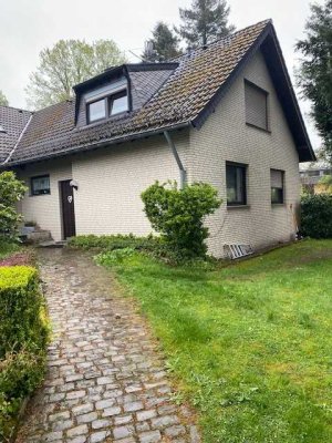 Doppelhaushälfte in Roetgen, Waldlage