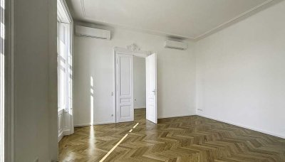 Hochwertige, sanierte Altbauwohnung im I. OG (3Z, EBK, Luxus-Bad, Balkone), zentral und ruhig