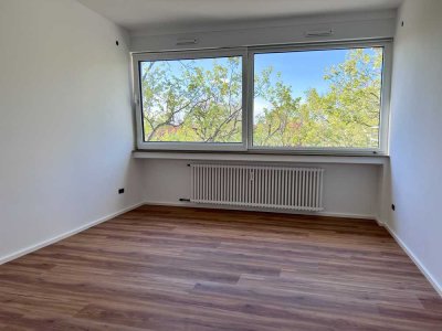 Erstbezug nach Sanierung mit Balkon und EBK: Stilvolle 2-Raum-Wohnung mit geh. Innenausstattung