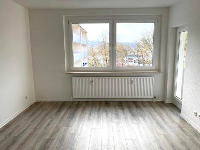 Grüne - familienfreundliche Wohngegend * 3. OG mit Aufzug * Waldlage * FRISCH RENOVIERT - AB SOFORT
