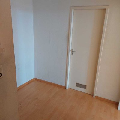 2- Zi Wohnung Balkon Badewanne Top Lage