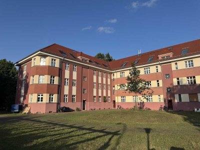 Helle, moderne Wohnung mit großem Garten