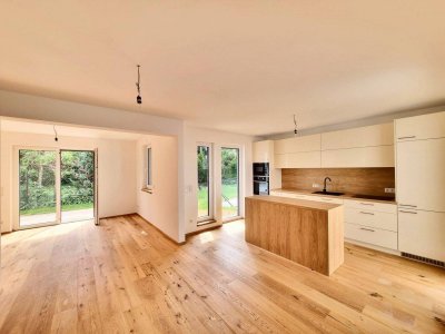 Modernes Wohnjuwel nahe U-Bahn: Erstbezug in TOP-LAGE mit Garten, Dachterrasse, 5 Zimmern, 2 Bädern – inkl. Küche &amp; Stellplatz