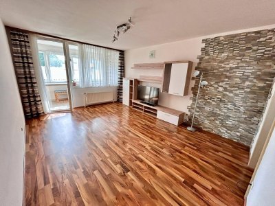 lichtdurchflutete 3-Zimmer Wohnung mit Loggia und Einbauküche