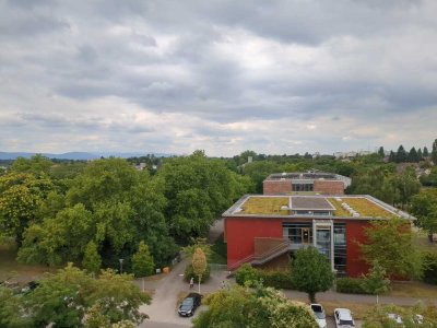 Bitte neu anfragen: Ganz oben: Erstbez. ruhige 4-Raum-Whg. mit Aussicht u. gehob. Ausstattung in KA
