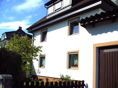 Ansprechende 2,5-Zimmer-Wohnung mit Balkon und Einbauküche in Schwaig b. Nürnberg