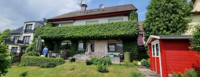 Ruhiges, geräumiges Haus mit Einliegerwohnung oder Praxis