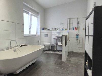 Charmantes sowie vielfältig nutzbares Wohnhaus-Ensemble mit Vorder- und Hinterhaus in Kronau