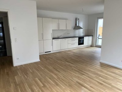 ! Schöne Terrassenwohnung, EBK, Parkett...Besichtigung am Samstag. 01.11. / 10.15 Uhr !