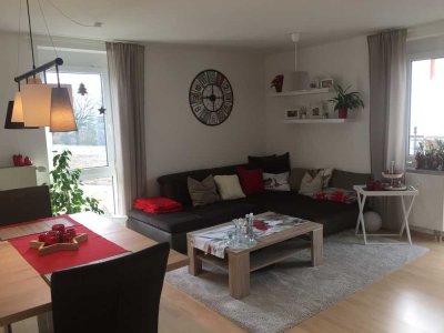 Moderne 2,5-Zi.-Wohnung mit sonnigem Balkon, EBK u. Einzelgarage in ruhiger Ortsrandlage in Köngen