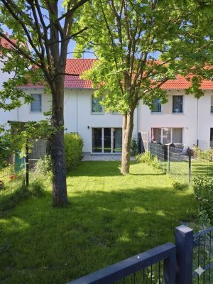 Modernes Reihenhaus in Leipzig-Althen — Neubau 2023, Energieklasse A, großer Garten
