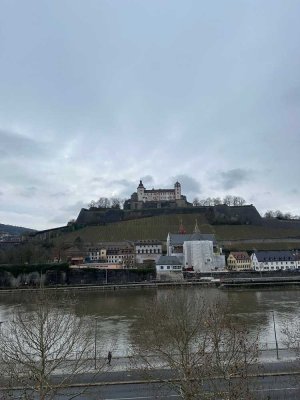 Kurzzeit-Miete (1.12.26-31.03.27) :Traumhafte möblierte 3-Zimmer-Wohnung mit Main- & Festungsblick