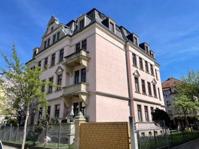 * modernisierte Wohnung mit Balkon und exklusiver  EBK in ruhiger Bestlage  *