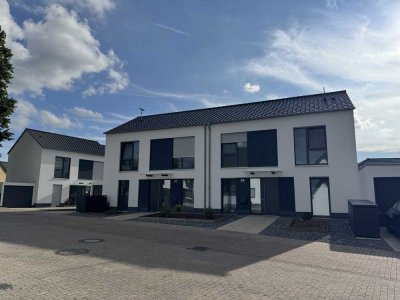 Ansprechende Neubau- Doppelhaushälfte in Bergisch Gladbach