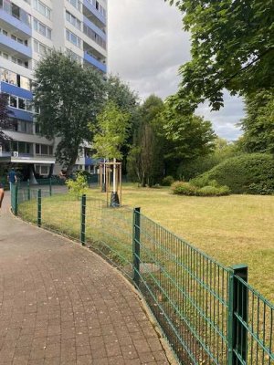 Sanierte 4 Zi.-EG-Wohnung in top gepflegtem MFH