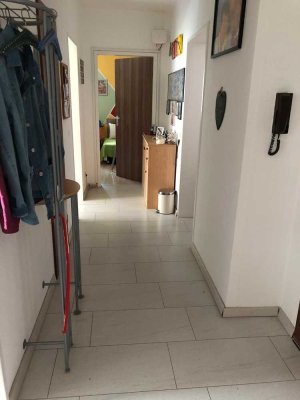 Schöne 3-Zimmerwohnung mit großem  Balkon und Stellplatz in Nähe der Innenstadt.