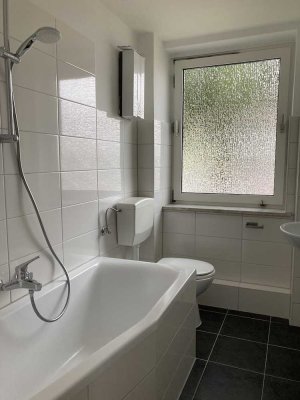 Frisch sanierte 2-Zimmer-Wohnung mit Wohnküche in zentraler Lage