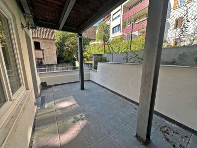 Schöne zentral gelegene und frisch renovierte 2 Zimmer ETW mit Terrasse  und EBK