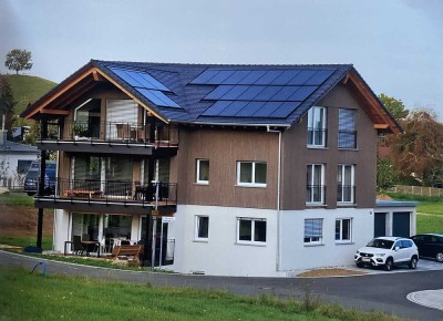 Neuwertige Wohnung mit 4,5 Zimmern sowie Terasse und Einbauküche in Waldburg BEFRISTET!