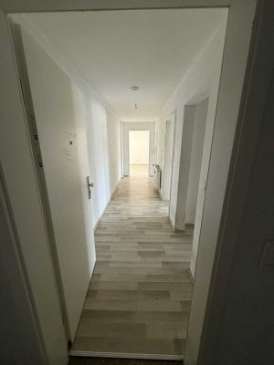 2-Zimmer-DG-Wohnung mit direkter Uni-Anbindung, ideal für eine 2er-WG