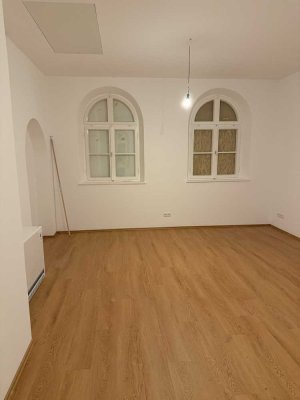 Erstbezug nach Modernisierung eines 1-Zimmer-Hauses mit Garten