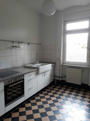 Altbau: Stilvolle 3-Zimmer-Wohnung Weststadt