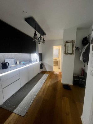 Reiheneckhaus mit Wintergarten, Garage und TG-Stellplatz in Haar, 6533,33 €/qm und über 4,8% Rendite