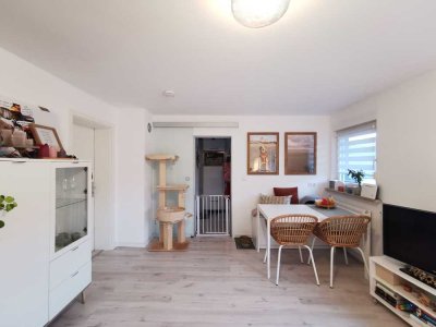 Stilvolle, modernisierte 2-Zimmer-Wohnung mit Terrasse in ruhiger Lage