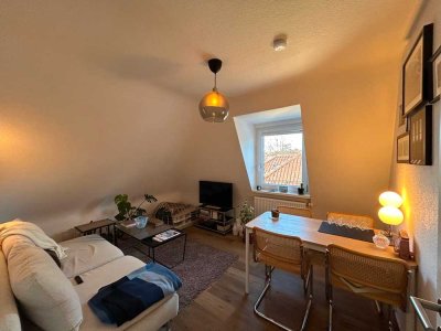 Stilvolle 3-Zimmer-Dachgeschosswohnung mit zu Verkauf stehender Einbauküche in Stuttgart-Degerloch