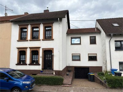 Gepflegtes 1-2 Familienhaus mit Garten und großem Carport in Nalbach - Piesbach