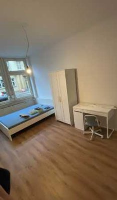 Möbliertes WG Zimmer in charmanter Altbau-WG im Herzen von Mannheim