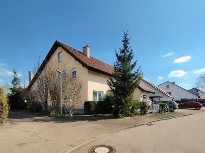 Helle 4-Zimmer Wohnung mit Balkon und Carport