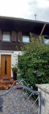 200.0 € - 165.0 m² - 5.0 Zi.
