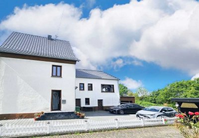 Hochwertig renoviertes Wohnhaus mit tollem Ausblick in Höhenlage. Ca. 30 Minuten bis Bonn.