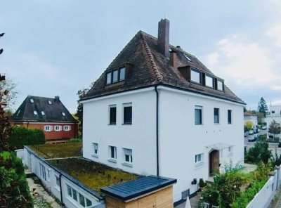 Seltene Gelegenheit! Verkauf einer 5-Zi-Wohnung mit Loggia und Gartenanteil in Nürnberg-Erlenstegen.