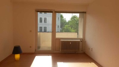 Gepflegtes Einzimmerappartment mit Balkon, uninah