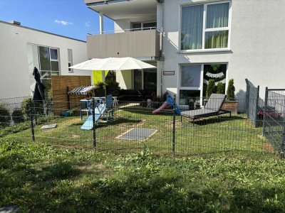 Neuwertige 3,5-Zimmer-Wohnung mit Terrasse, Garten, Stellplätzen und Einbauküche in Aalen-Dewangen