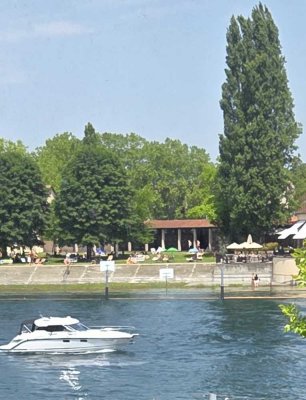 Exklusive 2,5 - Zimmerwohnung direkt am Seerhein