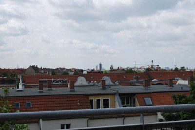2 Raum-Dachgeschoß mit Balkon + Laminat in Leipzig-Mockau