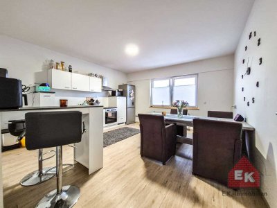 *** Moderne helle Oberwohnung mit Sommergarten ***