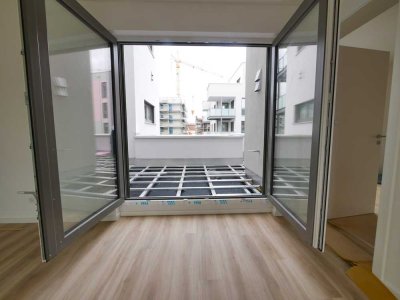 Tolle Dachterrasse in West-Ausrichtung. Einmaliger Schnitt. Freiflächenstellplatz.