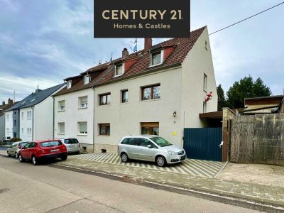 Einzigartiges renoviertes Mehrfamilienhaus in Altenkessel: 3 Wohnungen, Traumgarten und große Garage