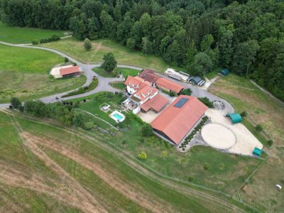 RESIDENZ DIE MAßSTÄBE SETZT*NEUWERTIG*REITHALLE*STALLUNGEN*GARAGEN*10HA LAND*POOL*EXKLUSIV!AUTARK!