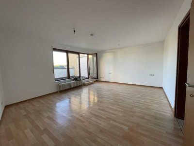 großzügige u. sonnige 1 Zimmer-Wohnung mit Balkon, Garage