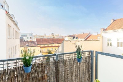 Den Sommer am Balkon genießen: Freundliche 2 Zimmer mit Ausblick, Einbauküche und viel Stauraum