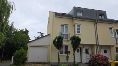 Eck-Reihenhaus mit 5 Zimmern und Garage in Eschborn