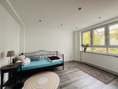 Schriesheim-Altenbach:
Moderne 2-Zimmer Wohnung mit sonniger Terrasse 
und KFZ-Stellplatz